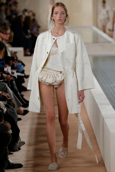 Look 15
